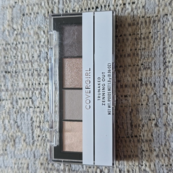 COVERGIRL BRAND WOMEN'S EYESHADOW PALETTES BUNDLE OF 3 - Picture 5 of 5